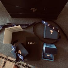 Load image into Gallery viewer, Locket Spirit Name, Gold Necklace VS Diamonds